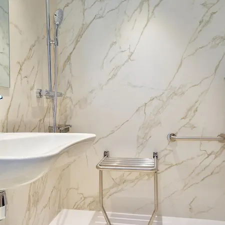 Eurostars Astoria Hotel 3*